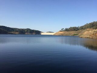 Вэки и каролина принесли рыбу на трех дамбах Кипра, вода низкая