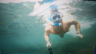 Сын собирается купить снасти в Судаке, но море уже похолодало