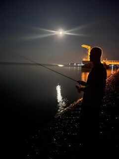 Пицунда и Чёрное море: хорошая рыбалка и ночное падение с пирса в воду вместе с телефоном