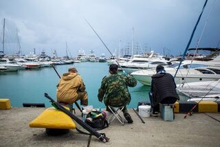 Головинка и Чёрное море: шторм у берега, нулевой результат и мелкая кефаль у поплавочников