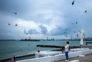 Головинка и Чёрное море: шторм у берега, нулевой результат и мелкая кефаль у поплавочников