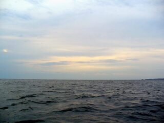 Болгария, Китен: морская ловля на самодур ранним утром в северо-западный ветер