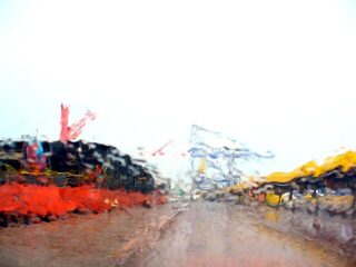 Болгария, порт Бургас: ловля ставриды на самодур в порту Бургаса под дождем