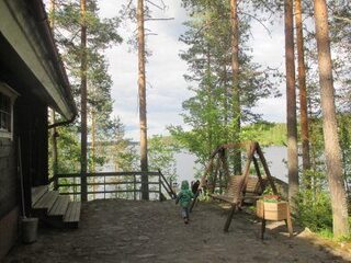 Финляндия, озеро рядом с Куоволой: плотва с пирса, язь ночью и щуки в семейной лодке у травы
