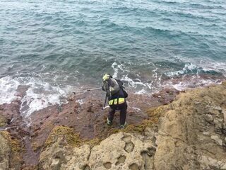 Дорадо прикармливал под водой, а местные ловят хищника на донку