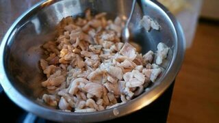 Домашняя закуска из сайды с кинзой и перцем