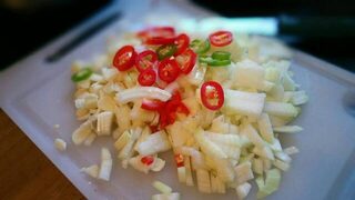 Домашняя закуска из сайды с кинзой и перцем