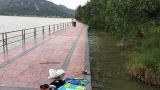 Тайланд, пляж и озеро рядом: телапия и карасики, а в прилове у местных - угри и хищники