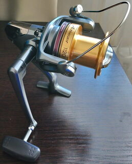 У Shimano Activecast дужку приходится закрывать рукой - это нормально?