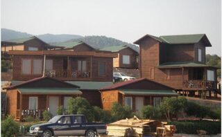 Местные возили в Татлысу, где домики Holiday Village и рыбалка в пешей доступности