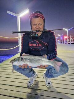 Турция, Анталийское побережье: морская рыбалка с воблером у пирса и сибас после утреннего нуля