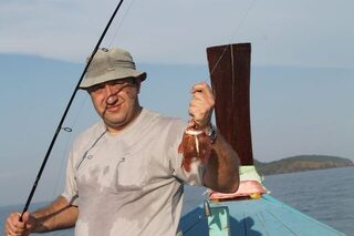 Пхукет, вечерняя рыбалка: общий улов на всех автор вынес в последний кадр - шесть с половиной килограммов
