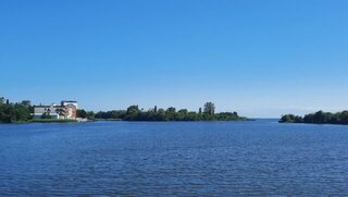 Утром прошел со спиннингом вдоль протоки, местные рассказали про шемайку