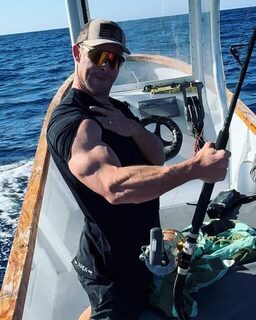 Три попытки и двенадцать часов у Фиджи дали рыбу для деревни
