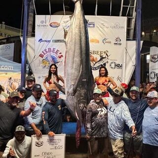 Черный марлин Crudo на 634 фунта после восьми часов борьбы в Кабо