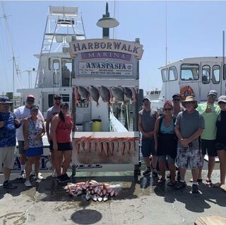 Общий улов у HarborWalk после выхода на рыбалку из Дестина