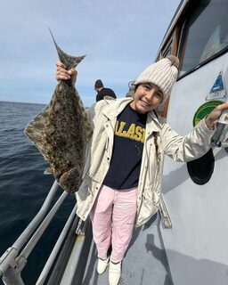 Палтус из залива Качемак: морская рыбалка у Хомера на Аляске