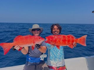Две красные рыбы на джиг одновременно у острова Ратленд на Андаманах