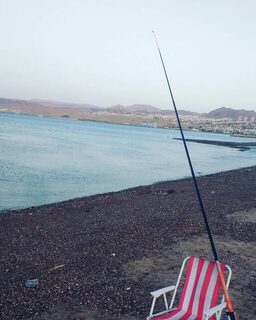 Береговая снасть у Эйлата: спокойная вода и ожидание поклевки