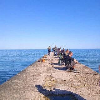 Потепление в Феодосии: чуларка подошла, рыбаки заняли пирсы