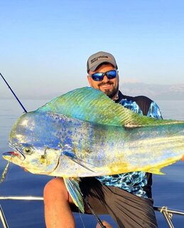 Небольшая морская рыба попадалась нам у Чамьювы с лодки