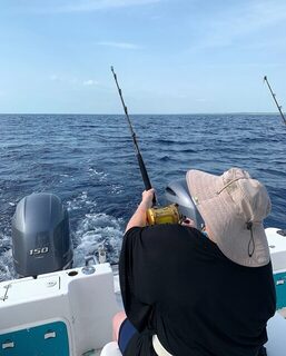 Удилище под нагрузкой у Андроса: морской выход рядом с океанским каньоном
