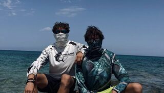 Снасть у каменистого берега Туниса во время морской рыбалки