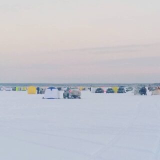 Подледный выход с друзьями на Сухое море за корюшкой и навагой
