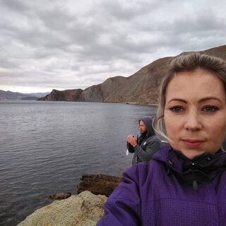 Утром у Орджоникидзе ловили под свинцовым небом и угостили дикую кошку