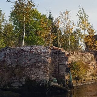 У немецкого моста на Немонинке в Калининградской области порыбачили