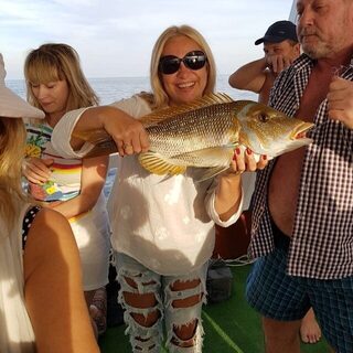 Рыбалка в Оманском заливе и большой морской улов на борту
