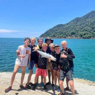 Компания с уловом у Berjaya Langkawi Resort на острове Лангкави