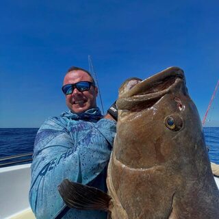 Групер-патата почти на 25 кг с Antafondro Fishing у Нуси-Бе