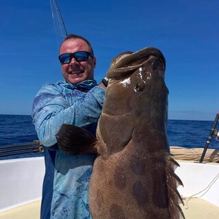 Групер-патата почти на 25 кг с Antafondro Fishing у Нуси-Бе