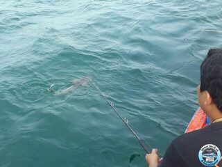Команда Э вместе с капитаном Се выбралась на рыбалку у Самета