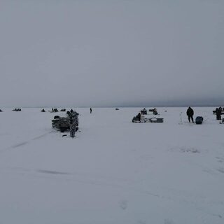 После снегоходов на Белое море: корюшка на рыбалке у Кеми