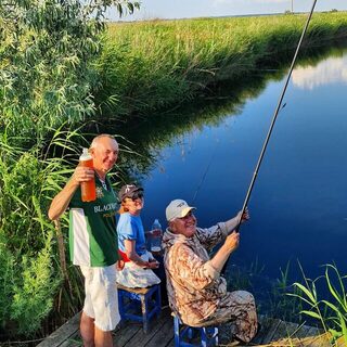 Друзья, удочки и береговая рыбалка в Приморско-Ахтарске