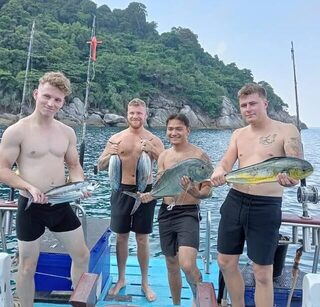 Махи-махи и другой морской улов после выхода из Чалонга