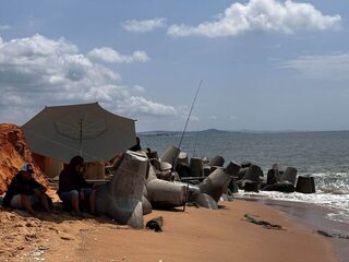 Рыболовные выходные на морском берегу вьетнамского Фантьета