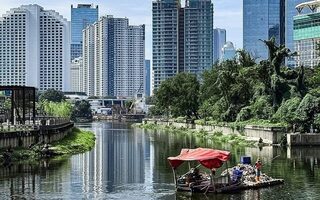 Кебон-Мелати в Джакарте: городская рыбалка у водохранилища