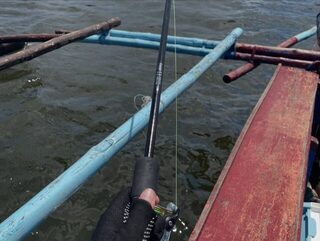 В Манильском заливе выбрались на рыбалку