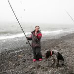 На берегу Охотского моря рыбачили в спокойную погоду