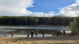 Класс школы Дарование вышел рыбачить к Загорскому морю после уроков