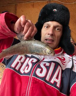 На Енисее в Красноярске первая рыбалка принесла хариуса