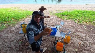 Ароранги с бамбуковым удилищем: по грудь в воде без катушки