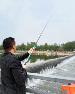 Удочка у пекинского водосброса: рыбалка с берега в Китае