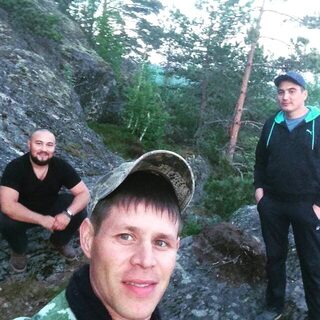 На озере Бобровский в Ленинградской области совместили рыбалку с отдыхом