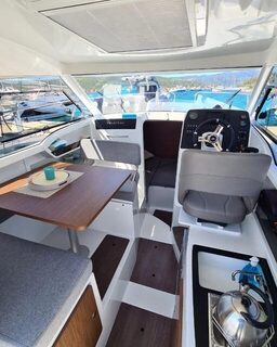 У Тивата выбираем скоростной катер или Hanse 57 для рыбалки с Виталиком