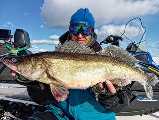 Весенний джиг на судака на Иваньковском водохранилище