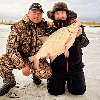 Последний лед на Обском море: лещ 3,5 кг и судак на комбайны